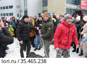 Праздник Масленицы в Балашихе, перетягивание каната (2021 год). Редакционное фото, фотограф Дмитрий Неумоин / Фотобанк Лори