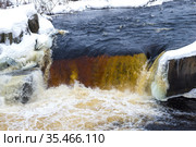 Водопад Воицкий Падун крупным планом февральским днем. Карелия, Россия (2019 год). Стоковое фото, фотограф Виктор Карасев / Фотобанк Лори