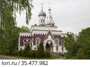 Церковь Косьмы и Дамиана в посёлке Локно в Псковской области (2015 год). Стоковое фото, фотограф Солодовникова Елена / Фотобанк Лори