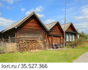 Historical log house. Ust-Utka village, Nizhny Tagil City District, Sverdlovsk Olbast, Russia. Редакционное фото, фотограф Bala-Kate / Фотобанк Лори