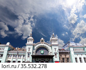 Belorusskiy railway station -- is one of the nine main railway stations in Moscow, Russia. It was opened in 1870 and rebuilt in its current form in 1907-1912 (2016 год). Редакционное фото, фотограф Владимир Журавлев / Фотобанк Лори