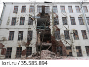 Обрушившаяся часть здания (2021 год). Редакционное фото, фотограф Дмитрий Неумоин / Фотобанк Лори