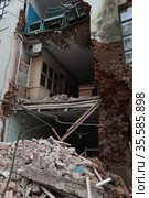 Обрушившаяся часть здания (2021 год). Редакционное фото, фотограф Дмитрий Неумоин / Фотобанк Лори