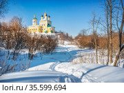 Церковь Николы Набережного и следы на снегу в Муроме (2021 год). Стоковое фото, фотограф Baturina Yuliya / Фотобанк Лори