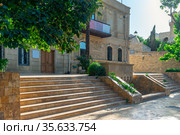 Empty street in old city Icheri Sheher of Baku, Azerbaijan. Architecture of Old city Baku. Inner City buildings. (2018 год). Стоковое фото, фотограф Константин Лабунский / Фотобанк Лори