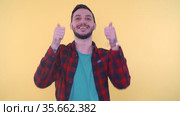 Excited bearded man looking at camera smiling, yelling YES and giving thumbs up. Стоковое видео, видеограф Mihail Mihaylov / Фотобанк Лори