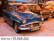 Simca 90A Aronde (2019 год). Редакционное фото, фотограф Art Konovalov / Фотобанк Лори