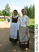 Девушка в национальном костюме, Минск, Беларусь (2013 год). Редакционное фото, фотограф Марина Шатерова / Фотобанк Лори