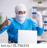 Man suffering from multiple broken bones and fractures. Стоковое фото, фотограф Elnur / Фотобанк Лори