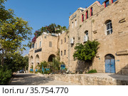 A street in Tel Aviv's ancient Jaffa neighborhood with Ilana Goor museum. Israel (2017 год). Редакционное фото, фотограф Наталья Волкова / Фотобанк Лори