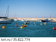 Children are trained to swim in kayaks, Ashdod, Israel (2017 год). Редакционное фото, фотограф Наталья Волкова / Фотобанк Лори