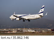 El Al Israel Airlines Boeing 737 landing at Barcelona Airport (2020 год). Редакционное фото, фотограф Яков Филимонов / Фотобанк Лори