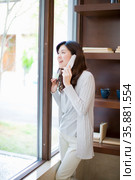 Woman on the phone. Стоковое фото, агентство Ingram Publishing / Фотобанк Лори
