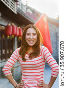 Portrait Of Smiling Young Woman In Houhai, Beijing. Стоковое фото, агентство Ingram Publishing / Фотобанк Лори