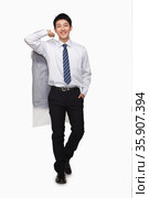 Businessman carrying laundered shirt. Стоковое фото, агентство Ingram Publishing / Фотобанк Лори