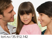 Girl with her parents. Стоковое фото, фотограф Shannon Fagan / Ingram Publishing / Фотобанк Лори