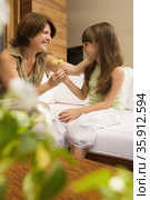 Girl giving flower to grandmother. Стоковое фото, фотограф Shannon Fagan / Ingram Publishing / Фотобанк Лори