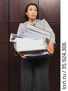 Businesswoman struggling with heavy files. Стоковое фото, фотограф Shannon Fagan / Ingram Publishing / Фотобанк Лори