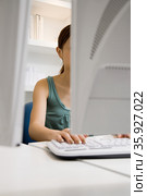 Woman working on computer. Стоковое фото, фотограф Shannon Fagan / Ingram Publishing / Фотобанк Лори