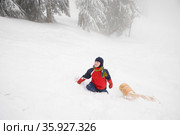 Boy with toboggan. Стоковое фото, фотограф Shannon Fagan / Ingram Publishing / Фотобанк Лори