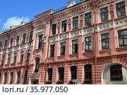 Бывший доходный дом В. К. Тишенинова. Улица Арбат, 6/2. Город Москва (2019 год). Редакционное фото, фотограф lana1501 / Фотобанк Лори