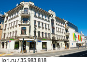 Улица Остоженка, дом 20. Москва. Россия (2021 год). Редакционное фото, фотограф E. O. / Фотобанк Лори