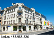 Улица Остоженка, дом 20. Москва. Россия (2021 год). Редакционное фото, фотограф E. O. / Фотобанк Лори