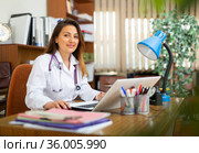 Doctor working on laptop in medical office. Стоковое фото, фотограф Яков Филимонов / Фотобанк Лори