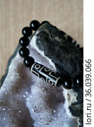Tibetan Dzi natural beads - 9 eyes. Стоковое фото, фотограф ElenArt / Фотобанк Лори