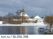 Облачный февральский день у старинной крепости Корела. Приозерск, Россия (2021 год). Редакционное фото, фотограф Виктор Карасев / Фотобанк Лори