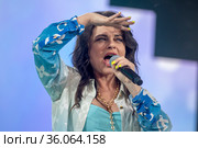 Певица Наташа Королева во время выступление на сцене в гала-концерте в городе Москве (2021 год). Редакционное фото, фотограф Николай Винокуров / Фотобанк Лори