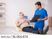 Old male patient visting young male doctor radilogist. Стоковое фото, фотограф Elnur / Фотобанк Лори