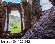 Дзивгисская наскальная крепость. Село Дзивгис. Алагирский район. Северная Осетия. Россия (2021 год). Стоковое фото, фотограф Сергей Афанасьев / Фотобанк Лори