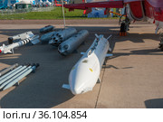 Российское подвесное вооружение из неуправляемых ракет С-8 и блоков НУРС под крылом самолета Як-130 на Международном авиасалоне МАКС-2019 в Жуковском, Россия. Редакционное фото, фотограф Малышев Андрей / Фотобанк Лори