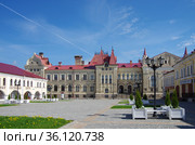 Красная площадь в Рыбинске, Ярославская область, Россия (2021 год). Редакционное фото, фотограф Natalia Sidorova / Фотобанк Лори