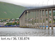 Tromso Bridge, cantilever road bridge, in summer cloudy and foggy day (2016 год). Редакционное фото, фотограф Валерия Попова / Фотобанк Лори