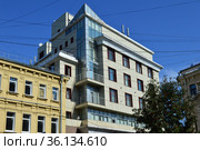Семиэтажное административное здание, 2007 года постройки. Предприятие по управлению собственностью за рубежом (Госзагрансобственность). Малый Казенный переулок, 3. Басманный район. Город Москва (2019 год). Стоковое фото, фотограф lana1501 / Фотобанк Лори