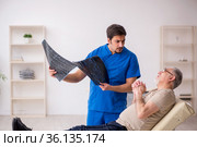 Old male patient visting young male doctor radilogist. Стоковое фото, фотограф Elnur / Фотобанк Лори
