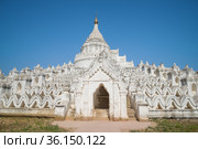 Белая Mya Thein Tan Pagoda крупным планом солнечным днем. Мингун, Мьянма (2016 год). Стоковое фото, фотограф Виктор Карасев / Фотобанк Лори