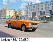 Москвич-2140 на Лиговском проспекте (2021 год). Редакционное фото, фотограф Ельцов Владимир / Фотобанк Лори