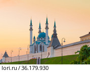 Мечеть «Кул-Шариф» (тат. «Кол Шәриф» мәчете) на закате. Казанский кремль. Казань. Россия (2021 год). Стоковое фото, фотограф E. O. / Фотобанк Лори
