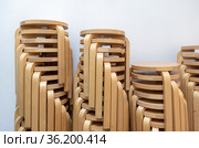 Штабеля табурета Stool 60 из гнутой березы в библиотеке Алвара Аалто. Выборг. Ленинградская область (2021 год). Редакционное фото, фотограф Румянцева Наталия / Фотобанк Лори