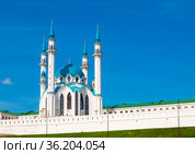 Вид на мечеть «Кул-Шариф» (тат. «Кол Шәриф» мәчете). Казанский Кремль. Татарстан. Казань. Россия (2021 год). Стоковое фото, фотограф E. O. / Фотобанк Лори