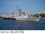 Малый противолодочный корабль "Казанец" на праздновании Дня ВМФ в Санкт-Петербурге (2016 год). Редакционное фото, фотограф Виктор Карасев / Фотобанк Лори