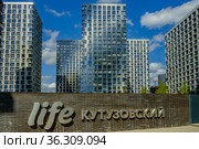 Москва, современный жилой комплекс "LIFE-Кутузовский" (2021 год). Редакционное фото, фотограф glokaya_kuzdra / Фотобанк Лори