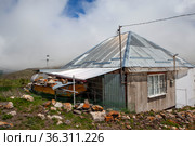 Сельский пейзаж на фоне гор. Село Камунта. Горная Дигория. Северная Осетия (2021 год). Стоковое фото, фотограф Сергей Афанасьев / Фотобанк Лори