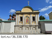 Высоко-Петровский монастырь. Храм Толгской иконы Божией Матери. Улица Петровка, 28, строение 4. Тверской район. Город Москва (2019 год). Стоковое фото, фотограф lana1501 / Фотобанк Лори