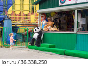 Тир с призами. Городской парк культуры и отдыха им. Ю.А. Гагарина. Южно-Сахалинск. Россия (2021 год). Редакционное фото, фотограф Владимир Макеев / Фотобанк Лори