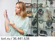 Girl trying on black hematite necklace. Стоковое фото, фотограф Яков Филимонов / Фотобанк Лори