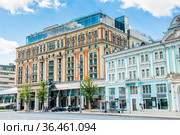 Гостиница «The Ritz-Carlton, Moscow». Тверская улица. Москва. Россия (2021 год). Редакционное фото, фотограф E. O. / Фотобанк Лори